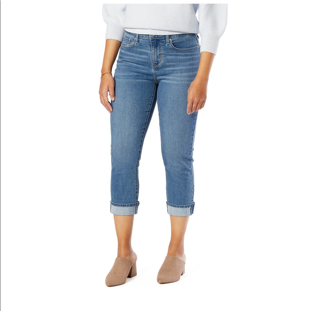 Signature Levi Strauss Women’s Jeans Size 6/ W28